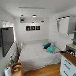Private Self Contained Self Catering Flat Lägenhet *