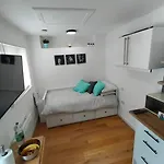 Private Self Contained Self Catering Flat شقة بريستول