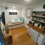 Private Self Contained Self Catering Flat شقة *