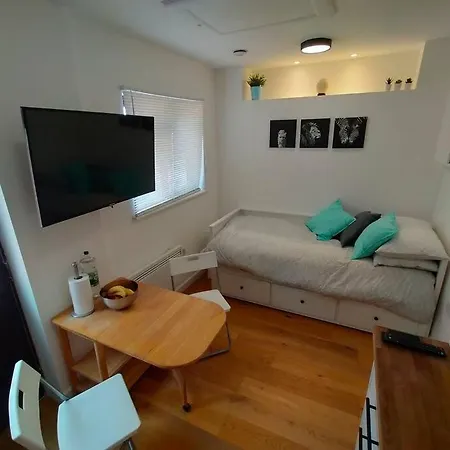 Lägenhet Private Self Contained Self Catering Flat *