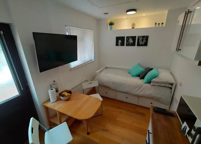 Apartament Private Self Contained Self Catering Flat *