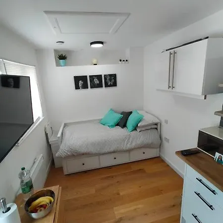 Private Self Contained Self Catering Flat Appartement Bristol